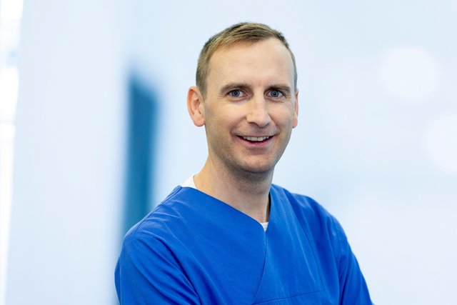 Portrait: Dr. Andre Hitzl, Oberarzt Anästhesie, Standort Kempten